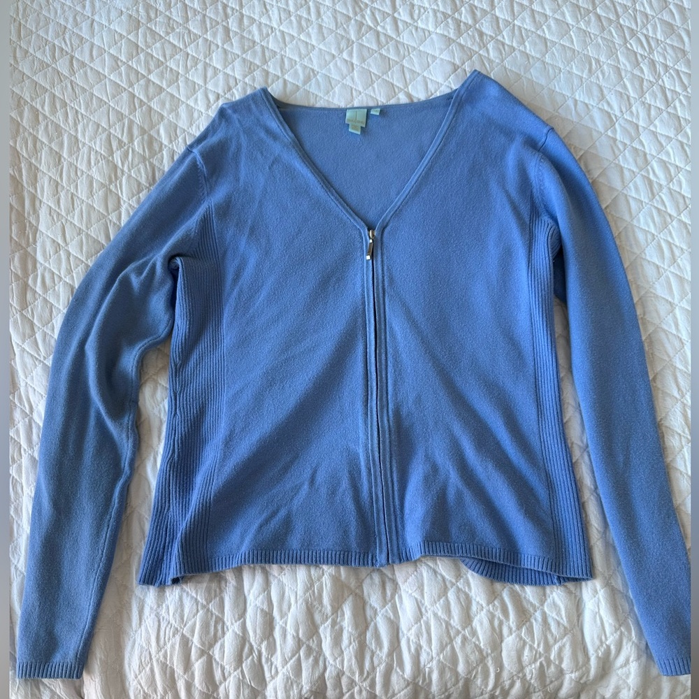 Pretty sweater with zipper in front